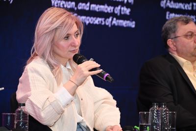 ԿԳՄՍ փոխնախարարը խոսում է քննարկման ժամանակ
