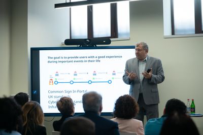 Ներսես Երիցյանը ներկայացնում է օգտատիրոջ համար նոր ծառայություններ, ստանդարտներ․ սպիտակ էկրան է ետևում